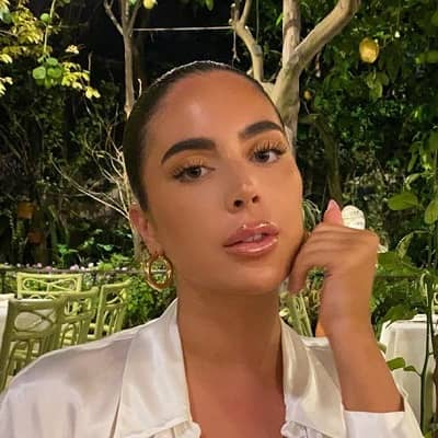 Discovering Cinzia Zullo: A Multifaceted Digital Star