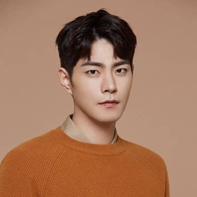 Exploring the Multifaceted Career of Hong Jong-hyun