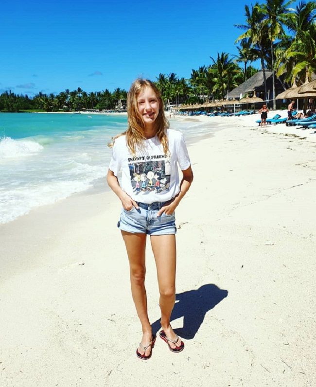 KarinaOMG: A Multifaceted Canadian Digital Personality